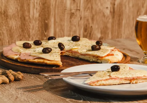 Pizza con provolone