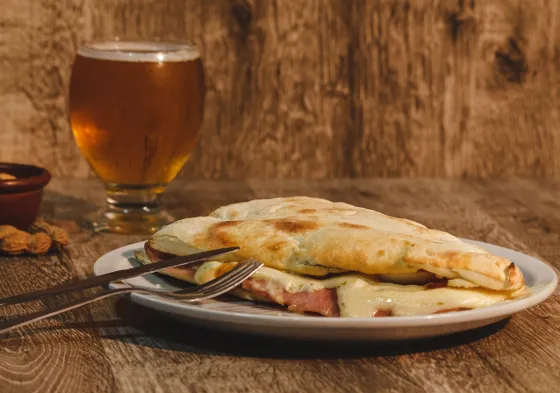 Calentito de Jam&oacute;n y queso